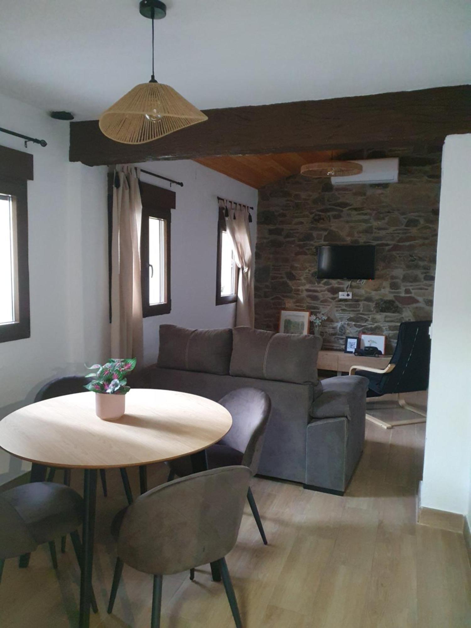 Apartamentos Callampa Torrejon el Rubio Ngoại thất bức ảnh